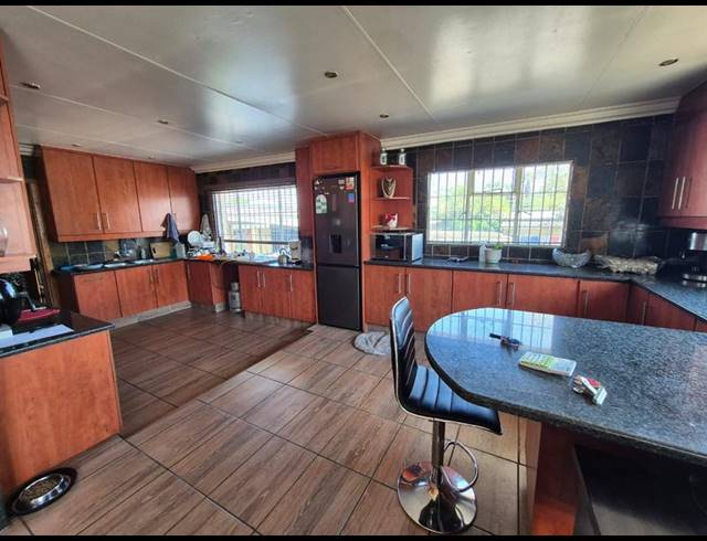 3 BEDROOM HOUSE FOR SALE IN ALBERTON NORTH